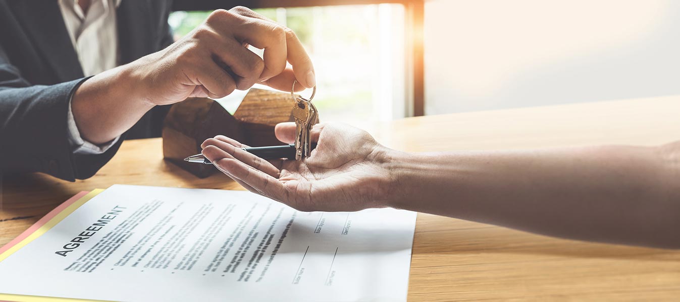 An image of someone handing over house keys.