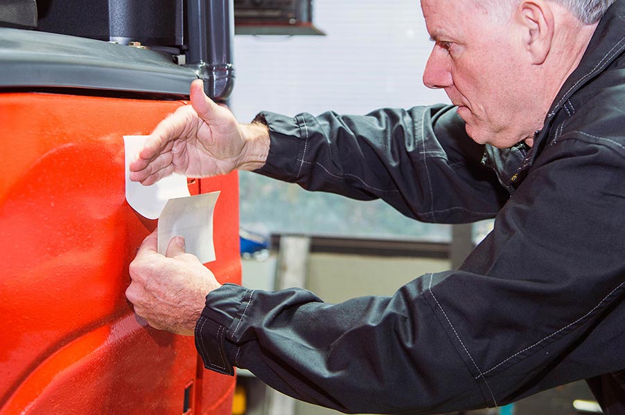 A person applying base paper.